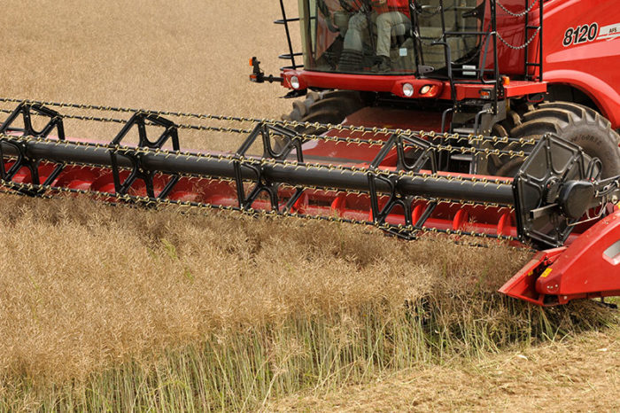 Tracteur dans un champ